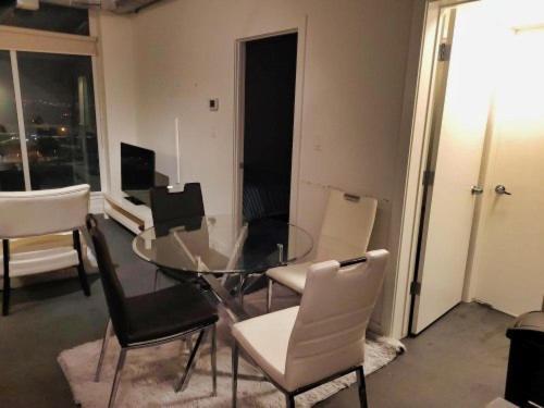 Furnished 1 Bedroom In East Village By Signature Suites Ltd Calgary Extérieur photo